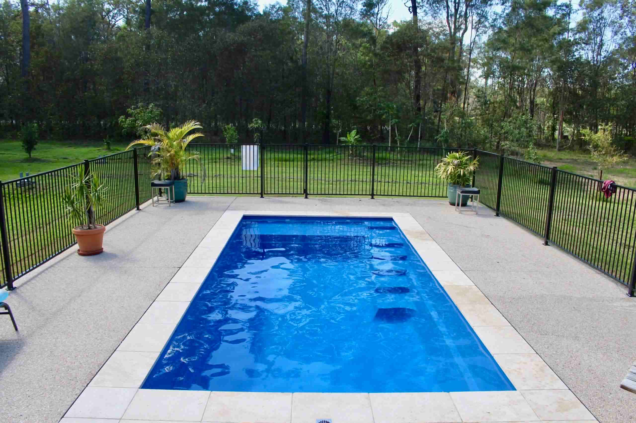 Basen Zewnętrzny z ogrodzeniem